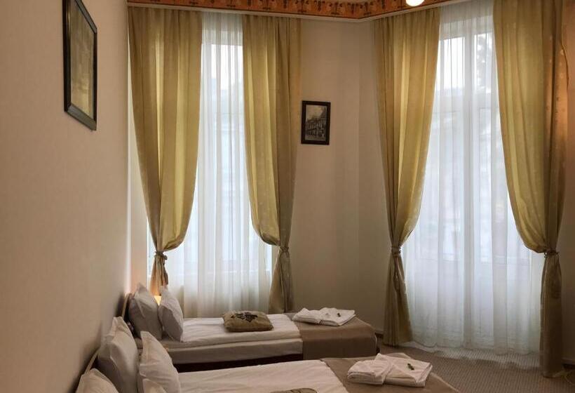 اتاق استاندارد سه نفره, Bucharest Downtown Inn