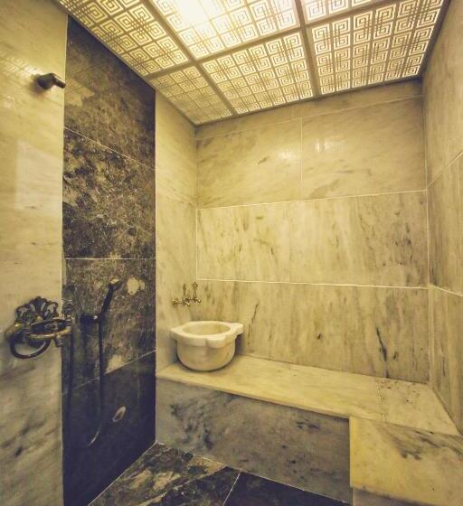 سوئیت با تخت بزرگ, My Suit Residence