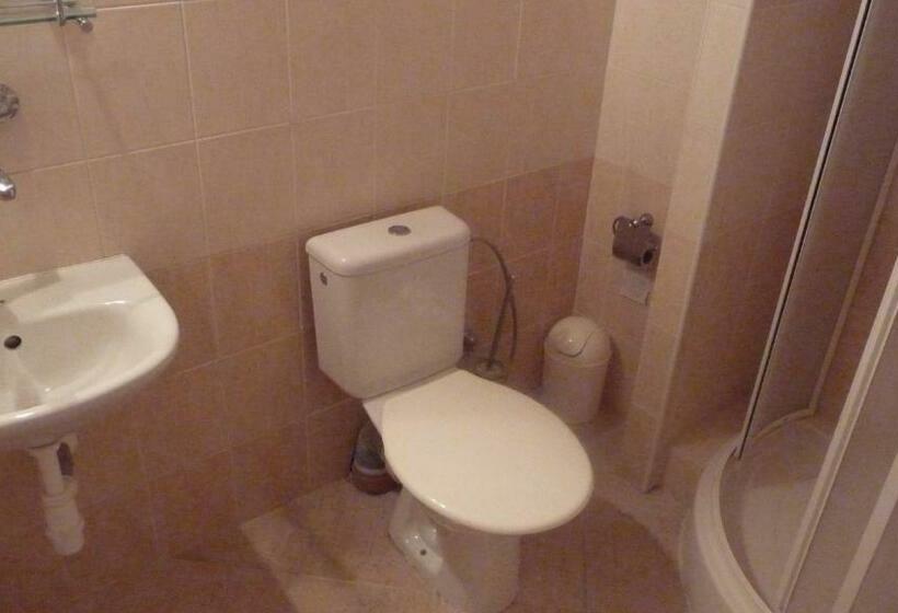 اتاق خانوادگی, štadión