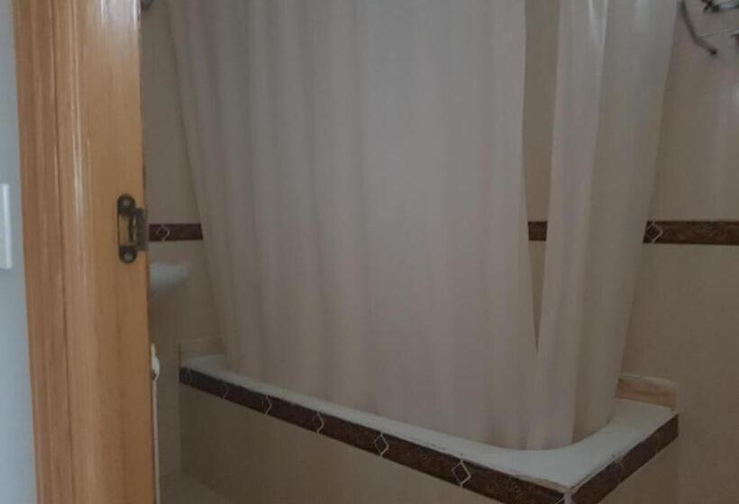 اتاق استاندارد سه نفره, Hostal Soto