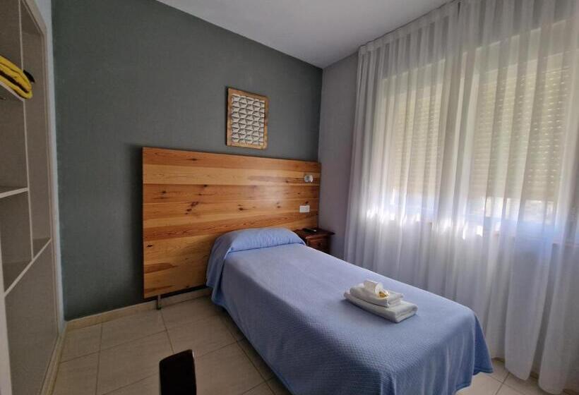 اتاق استاندارد سه نفره, Hostal Soto