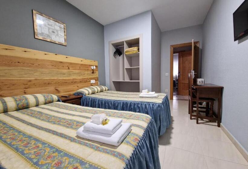 اتاق استاندارد سه نفره, Hostal Soto