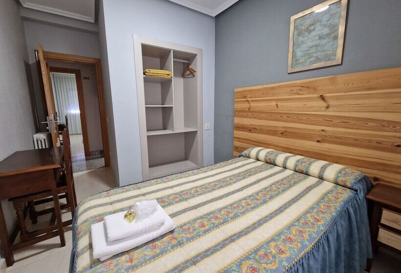 اتاق استاندارد سه نفره, Hostal Soto