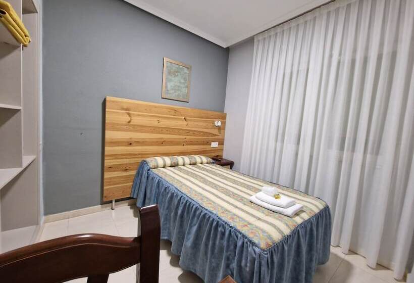 اتاق استاندارد سه نفره, Hostal Soto