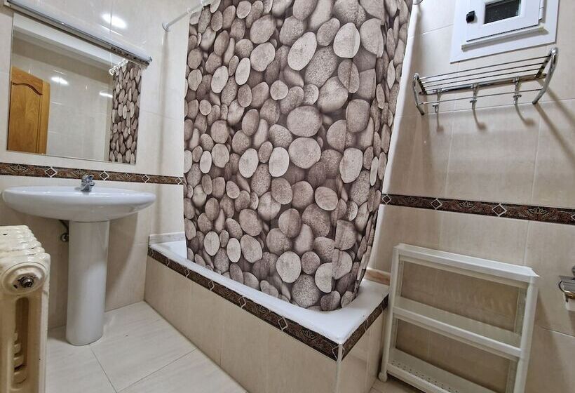 اتاق استاندارد سه نفره, Hostal Soto