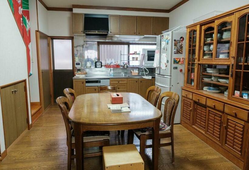 اتاق استاندارد چهار تخته, Maruhouse