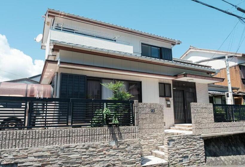 اتاق استاندارد چهار تخته, Maruhouse