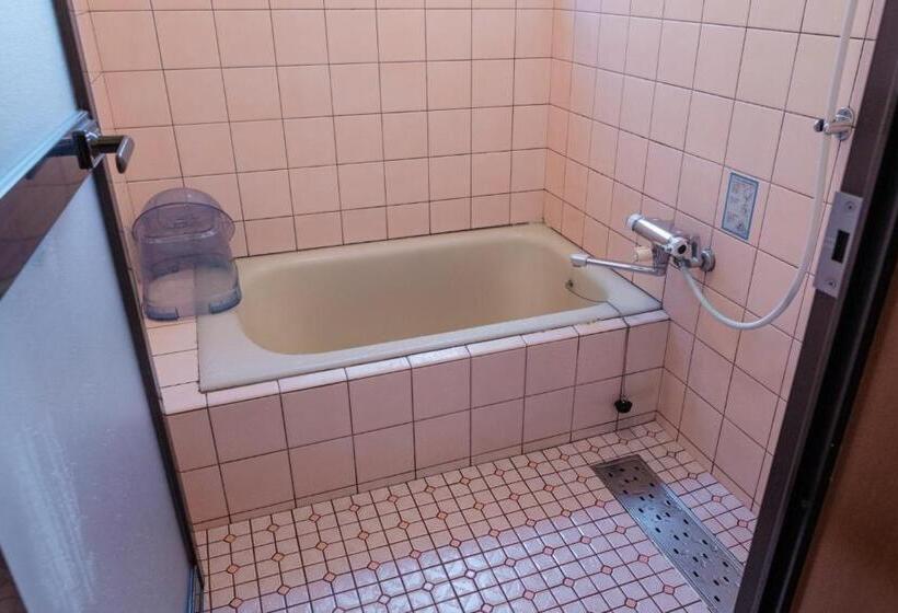 اتاق اکونومی, Maruhouse