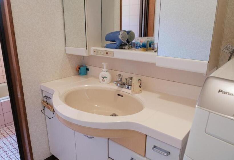 اتاق اکونومی, Maruhouse