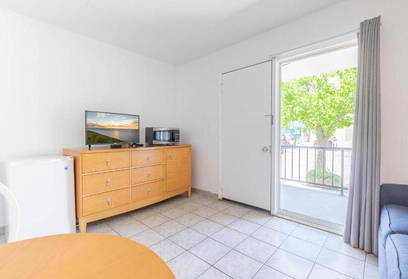 استودیو استاندارد با بالکن, Premiere Motel