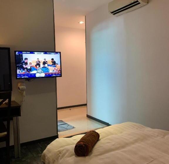 اتاق استاندارد یک نفره, The Room