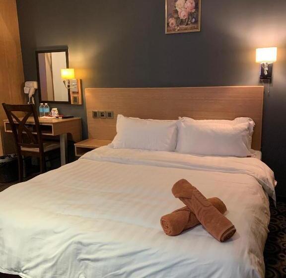 اتاق استاندارد, The Room
