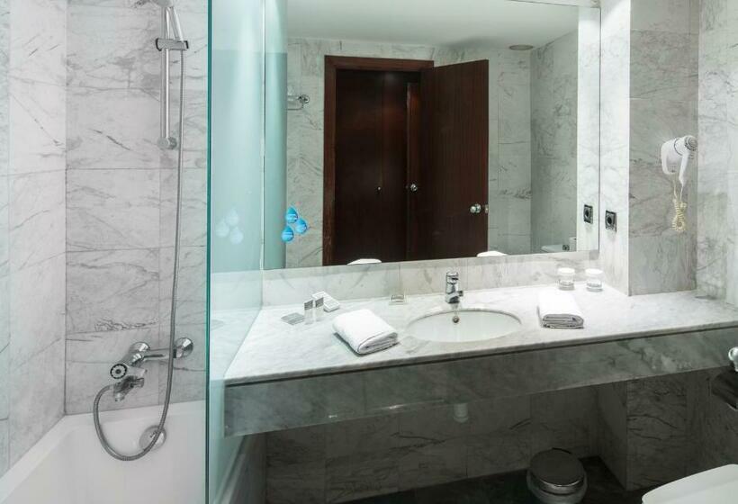 اتاق استاندارد سه نفره, Catalonia Gran Hotel Verdi