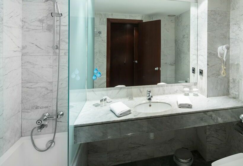 اتاق استاندارد سه نفره, Catalonia Gran Hotel Verdi