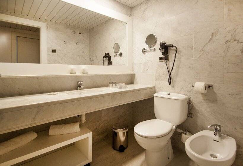 اتاق سوپریور با چشم‌انداز کوهستان, Catalonia del Mar - Adults Only