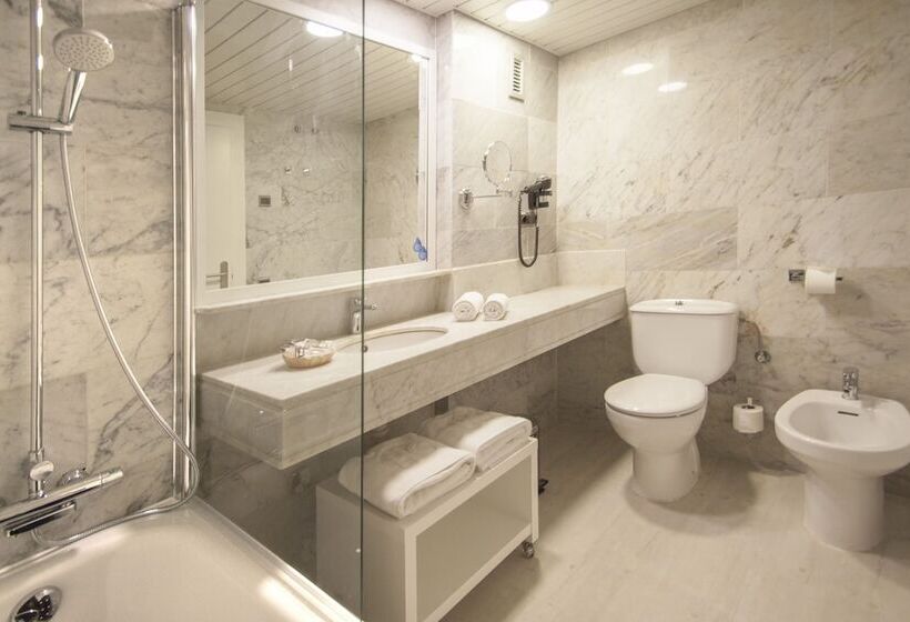 اتاق سوپریور با چشم‌انداز دریا, Catalonia del Mar - Adults Only