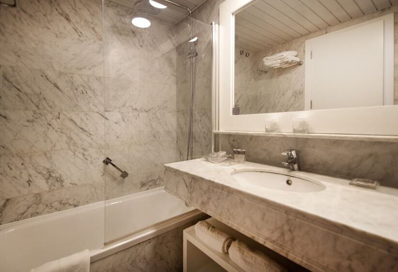 اتاق استاندارد با چشم‌انداز استخر, Catalonia del Mar - Adults Only
