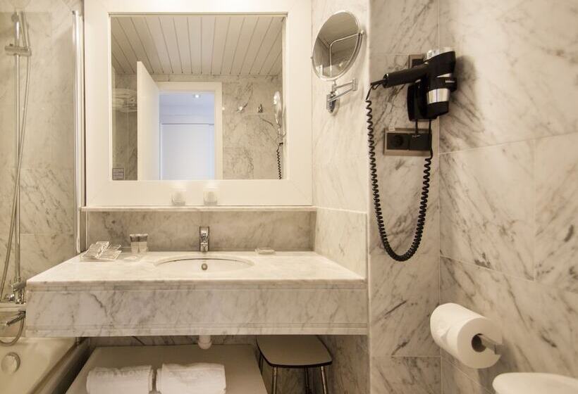 اتاق استاندارد با چشم‌انداز استخر, Catalonia del Mar - Adults Only