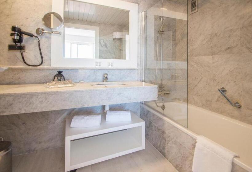 اتاق سوپریور با چشم‌انداز دریا, Catalonia del Mar - Adults Only