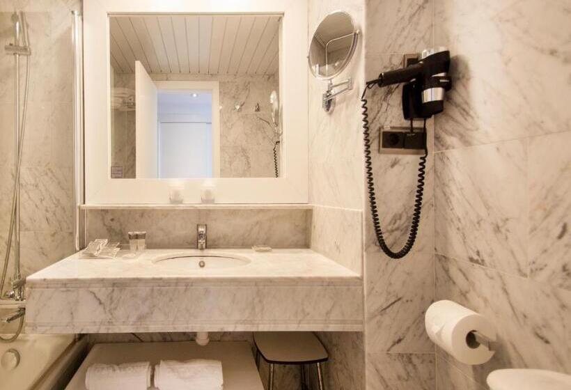 اتاق استاندارد با چشم‌انداز استخر, Catalonia del Mar - Adults Only