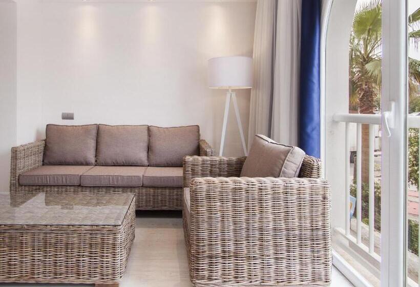 سوییت جونیور با چشم‌انداز دریا, Catalonia del Mar - Adults Only