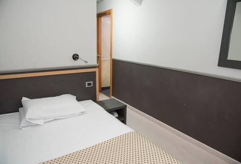 Economy Triple Room, Corallo