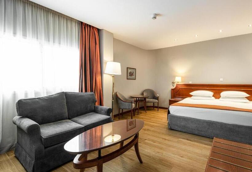 سوئیت جونیور با تخت بزرگ, Holiday Inn Thessaloniki