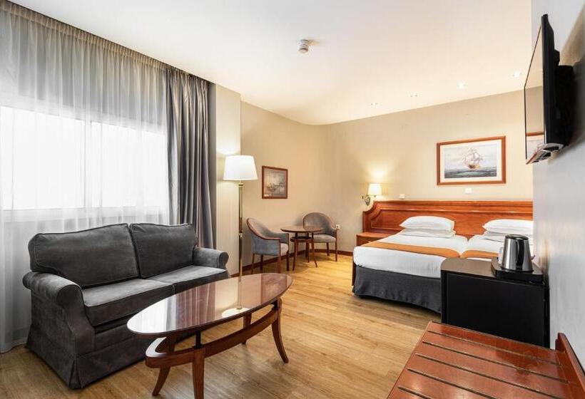 سوییت جونیور, Holiday Inn Thessaloniki, An Ihg