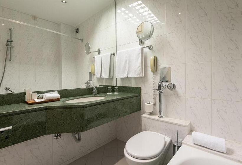 سوییت جونیور, Holiday Inn Thessaloniki, An Ihg