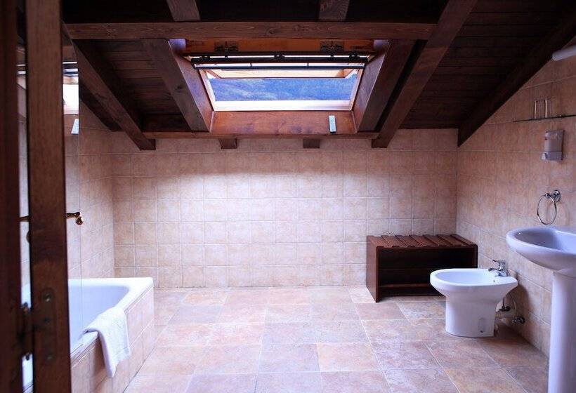اتاق استاندارد سه نفره, Hostal Antxitonea