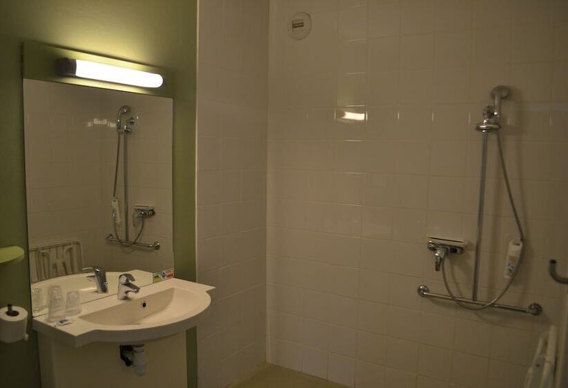 Standard Triple Room, Ibis Budget Agen