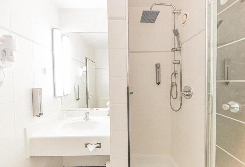 اتاق استاندارد سه نفره, Plaza Hotel Hanau