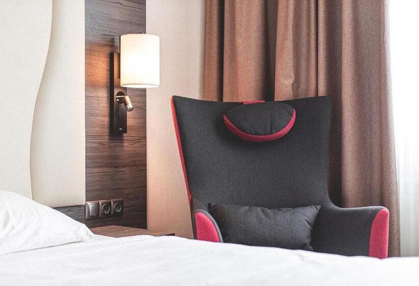 اتاق استاندارد سه نفره, Plaza Hotel Hanau