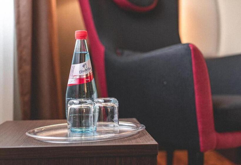 اتاق استاندارد سه نفره, Plaza Hotel Hanau