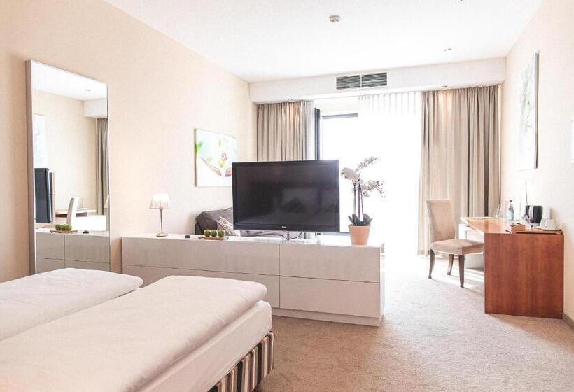 سوییت جونیور, Plaza Hotel Hanau