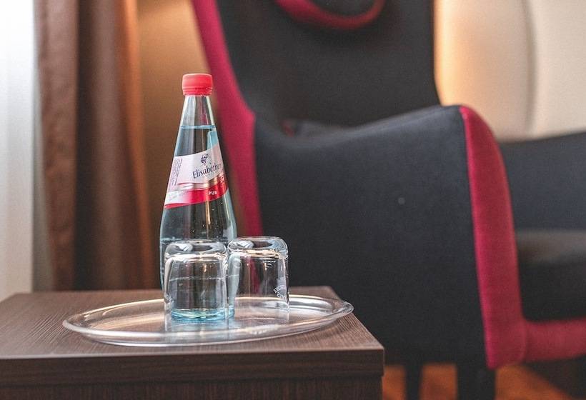 اتاق استاندارد سه نفره, Plaza Hotel Hanau
