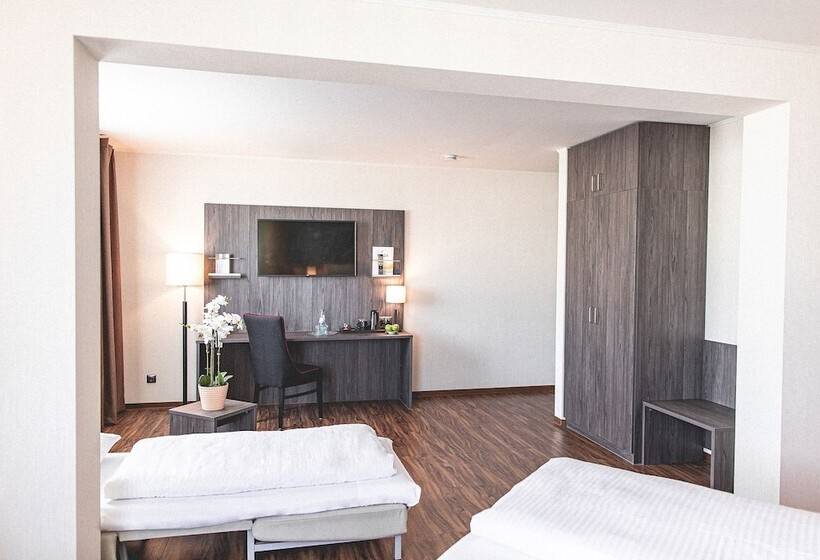 اتاق استاندارد سه نفره, Plaza Hotel Hanau