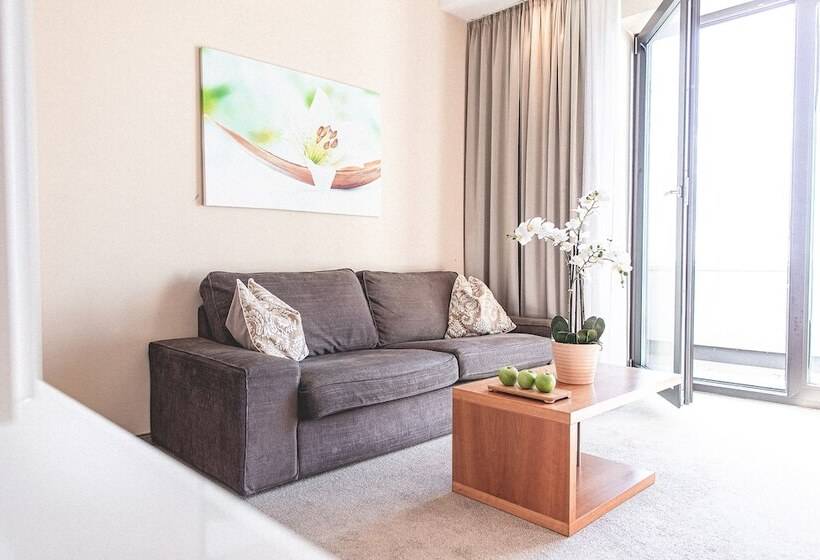 سوییت جونیور, Plaza Hotel Hanau