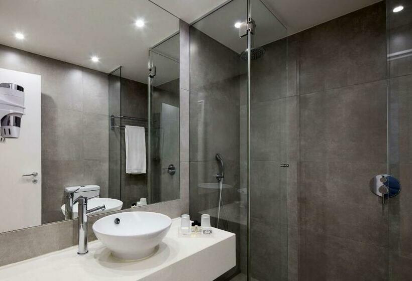 اتاق لوکس با چشم‌انداز استخر, Tivoli Lagos