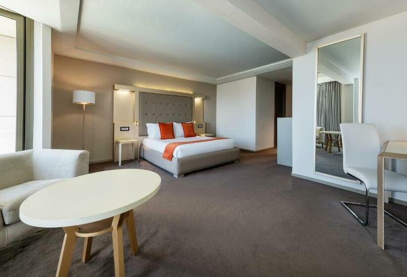 سوییت جونیور با چشم‌انداز دریا, Mövenpick Hotel & Casino Malabata Tanger