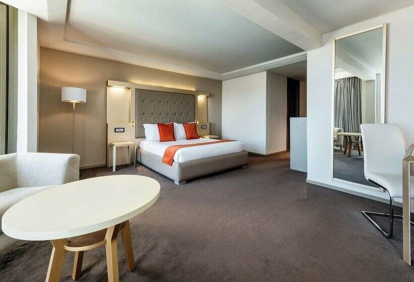 سوییت جونیور با چشم‌انداز دریا, Mövenpick Hotel & Casino Malabata Tanger