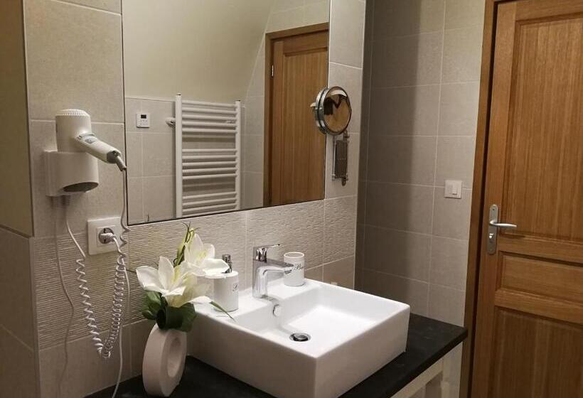 اتاق استاندارد, Auberge Du Vieux Tour Le Manoir