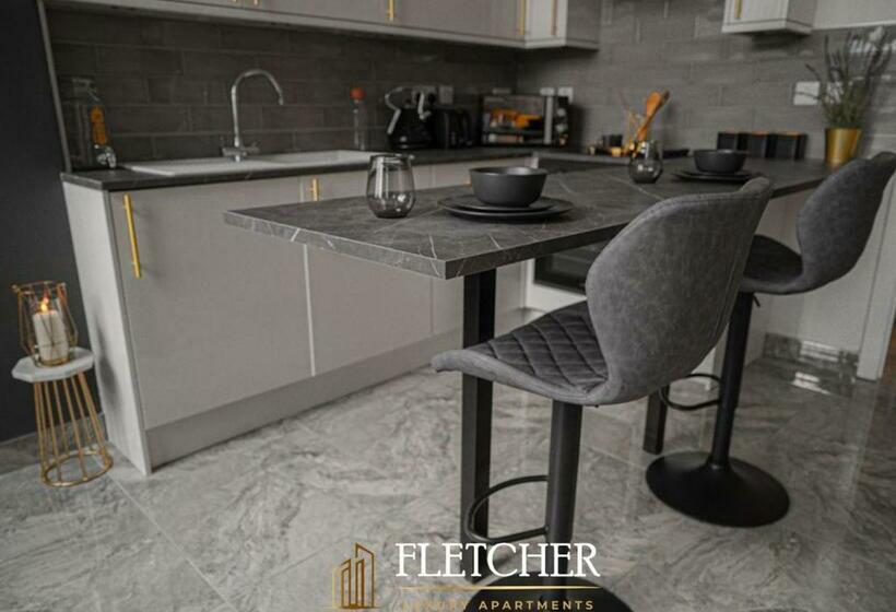 استودیوی استاندارد, Fletcher Apartments Ltd