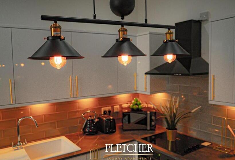 استودیوی استاندارد, Fletcher Apartments Ltd