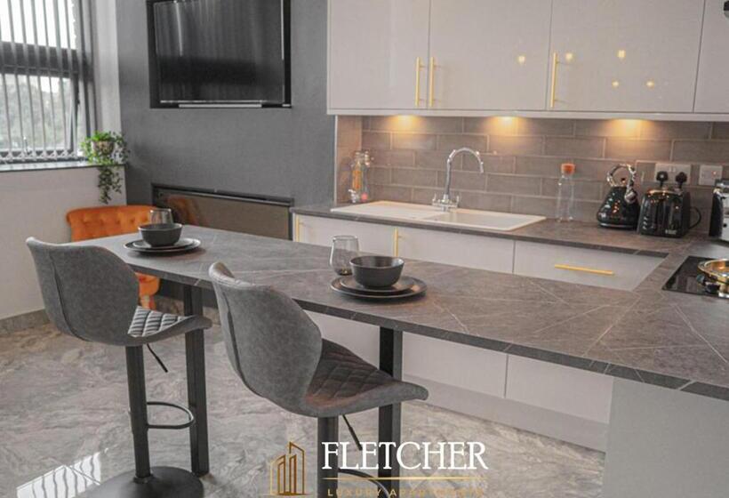 استودیوی استاندارد, Fletcher Apartments Ltd