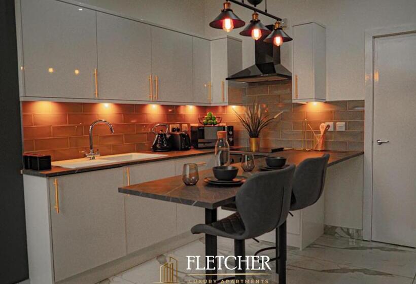 استودیوی استاندارد, Fletcher Apartments Ltd