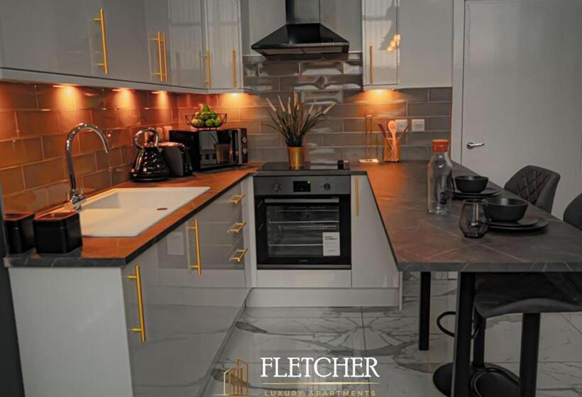 استودیوی استاندارد, Fletcher Apartments Ltd