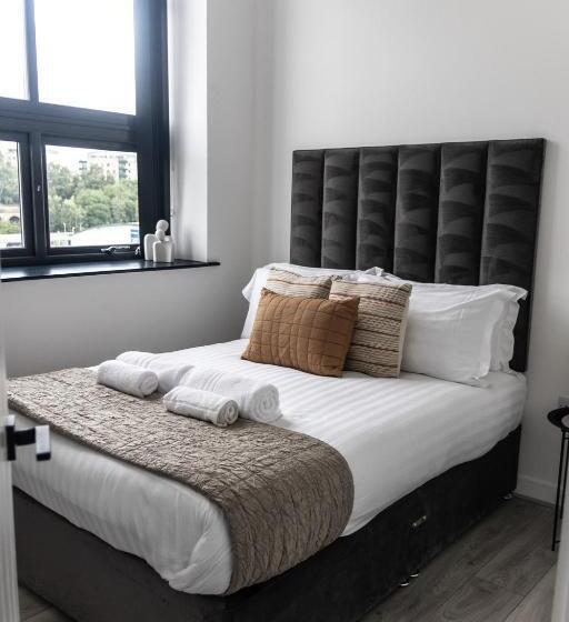 آپارتمان لوکس 1 خوابه, Spire Accommodations Ltd