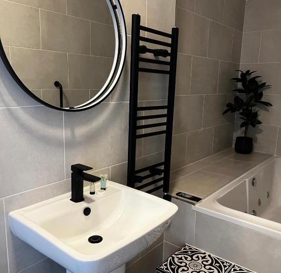 آپارتمان 2 خوابه, Spire Accommodations Ltd