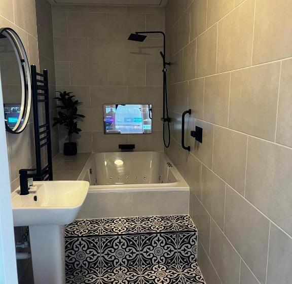 آپارتمان 2 خوابه, Spire Accommodations Ltd